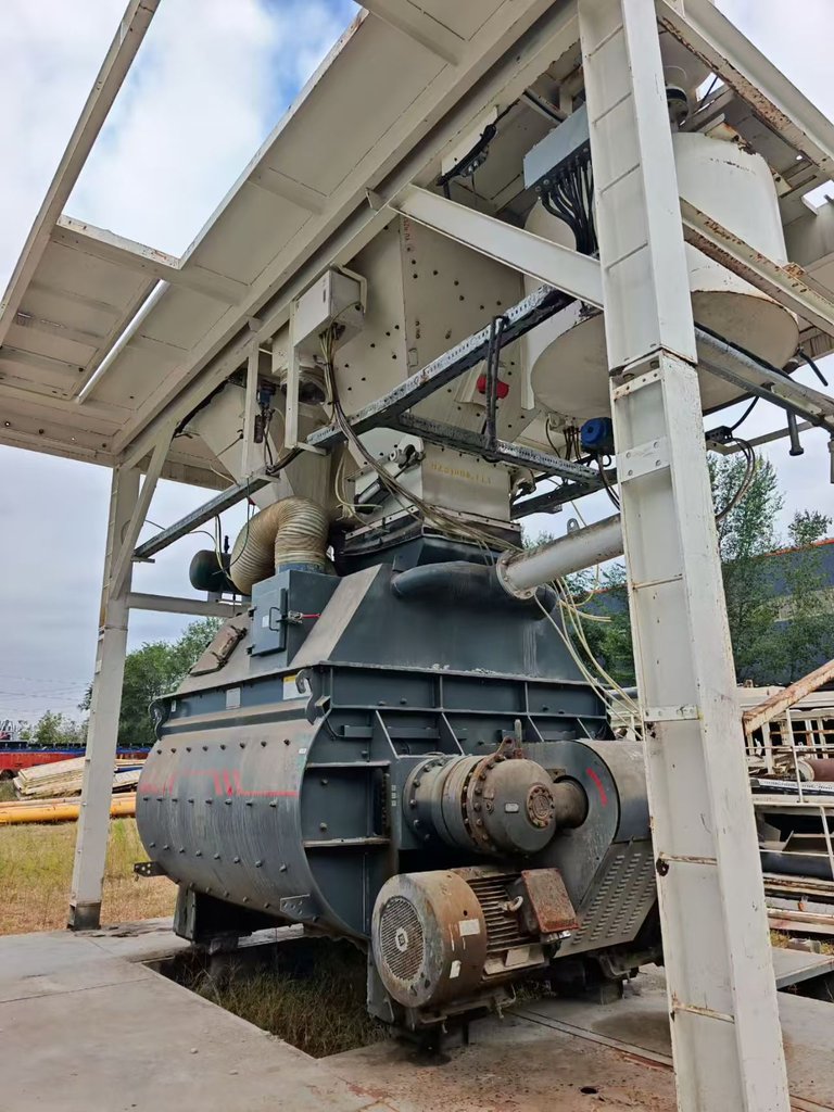 Actual upper section of the SANY HZS180 mixer and the hoppers above it