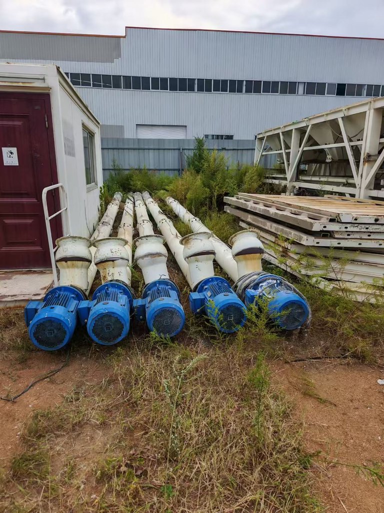 Actual screw conveyors photographed on site with used SANY HZS180 batching plant PB-SANY-HZS180-001